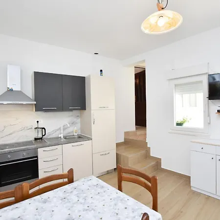 Apartment Miledina Primosten